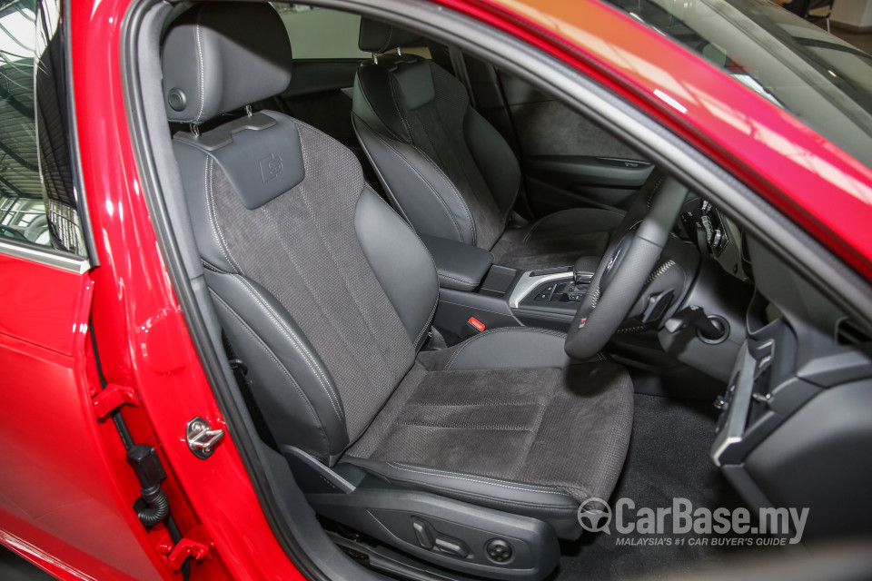 Audi A4 B9 (2016) Interior