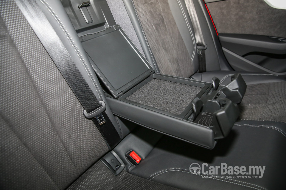 Audi A4 B9 (2016) Interior