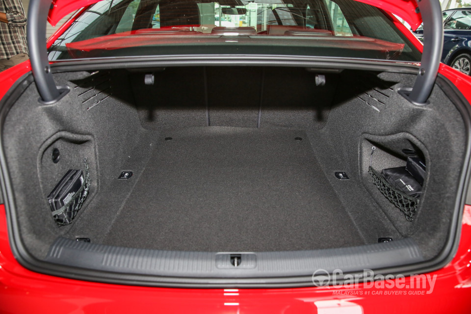 Audi A4 B9 (2016) Interior