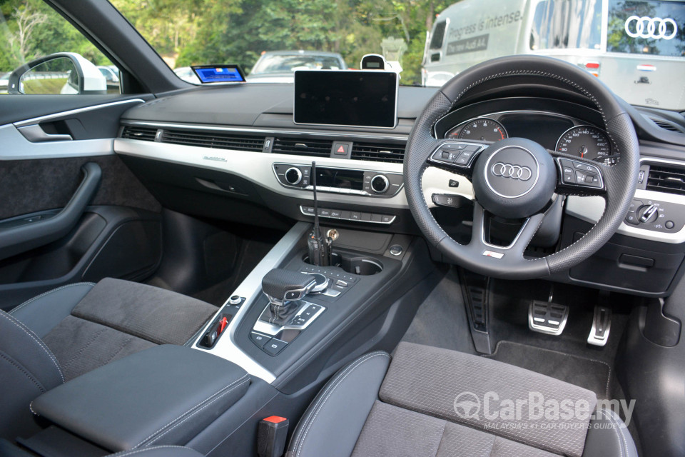 Audi A4 B9 (2016) Interior