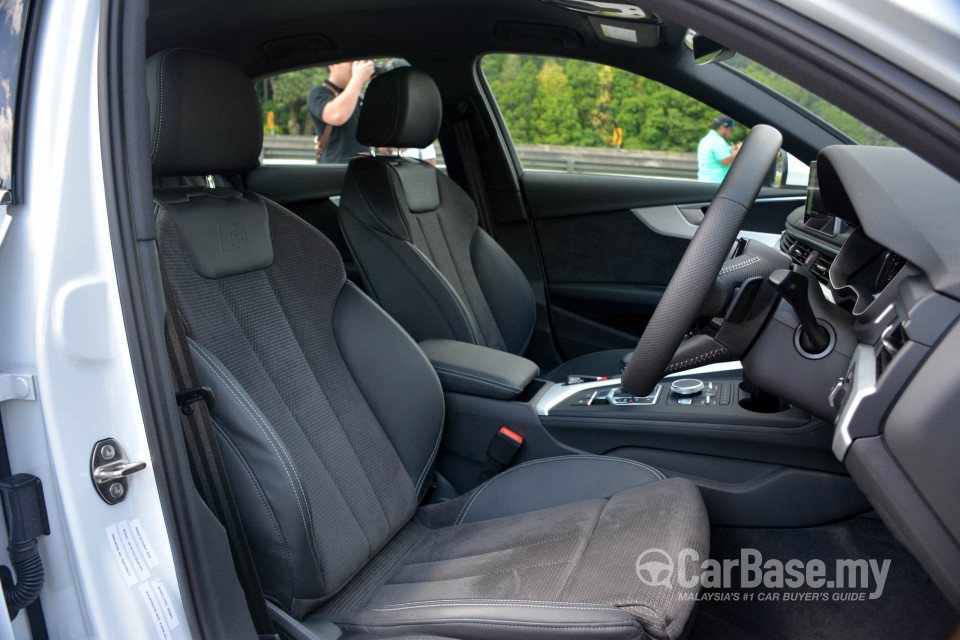 Audi A4 B9 (2016) Interior