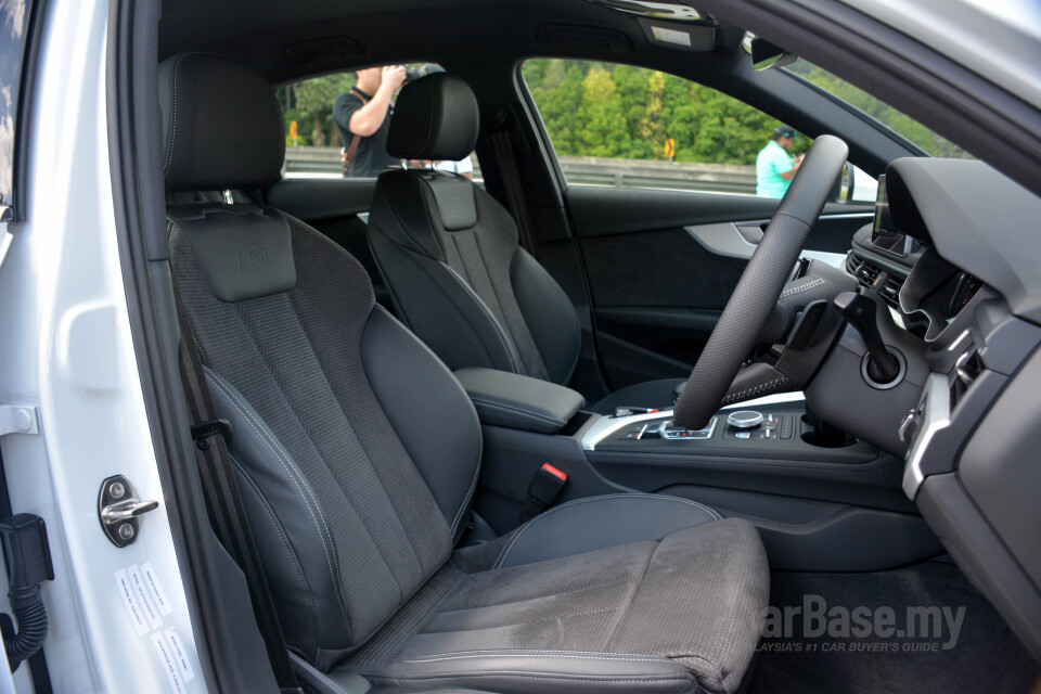 Audi Q5 FY (2019) Interior