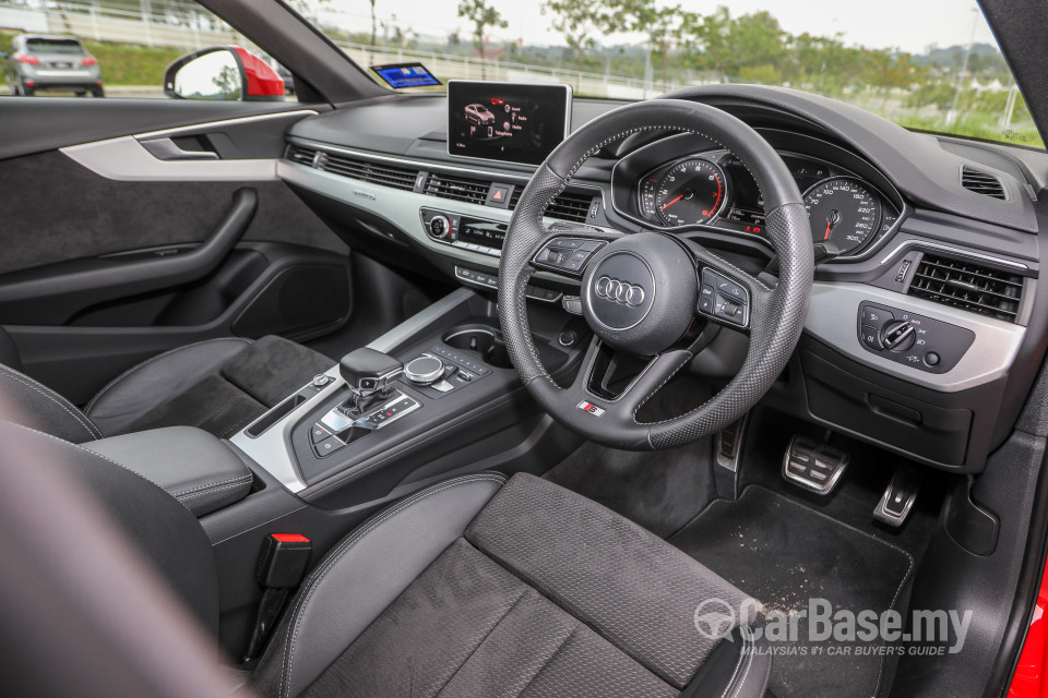 Audi A4 B9 (2016) Interior