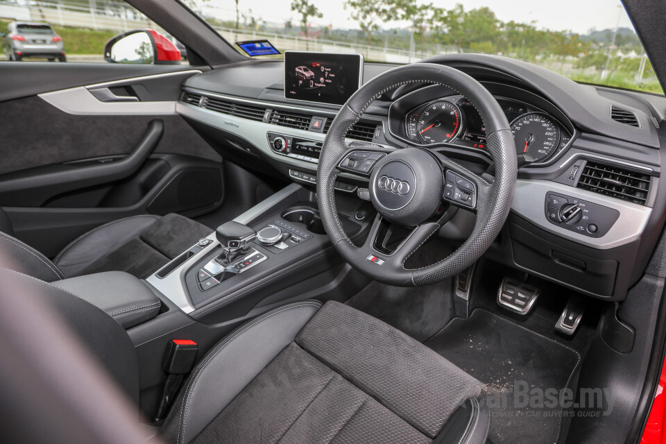 Audi Q5 FY (2019) Interior