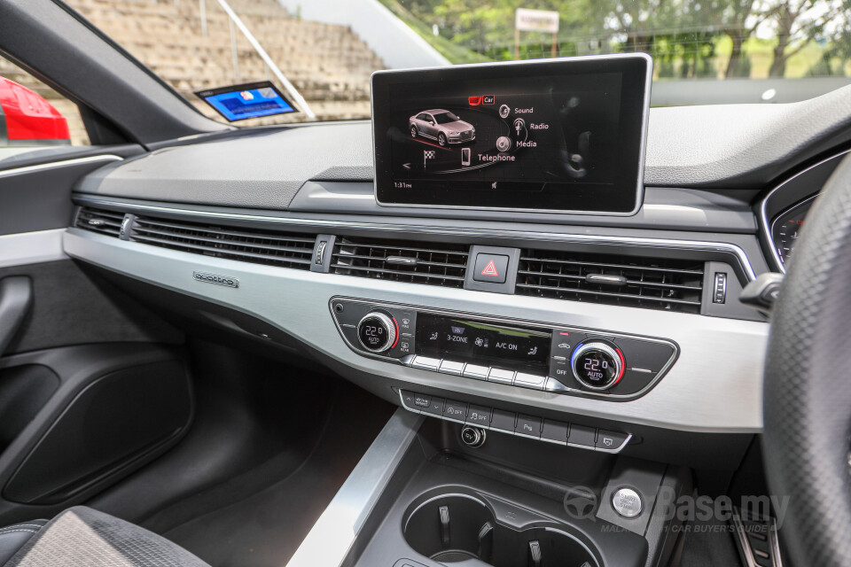 BMW i4 G26 (2022) Interior