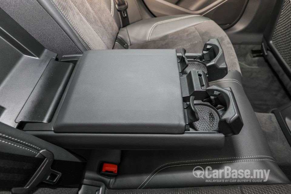 Audi A4 B9 (2016) Interior