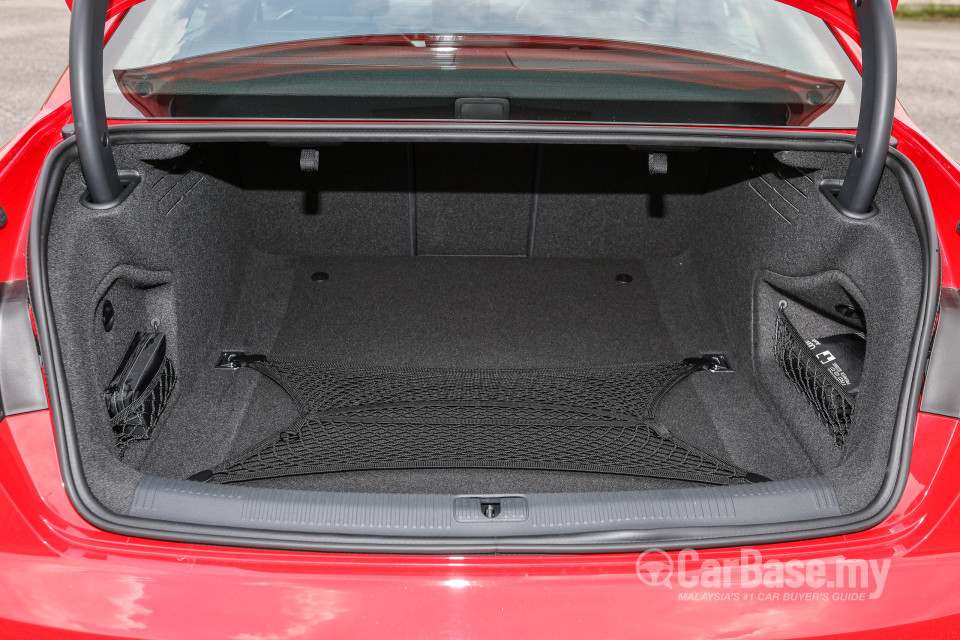 Audi A4 B9 (2016) Interior