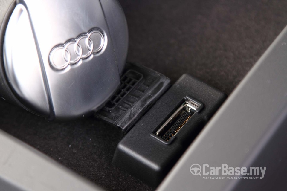 Audi A8 D4 (2011) Interior