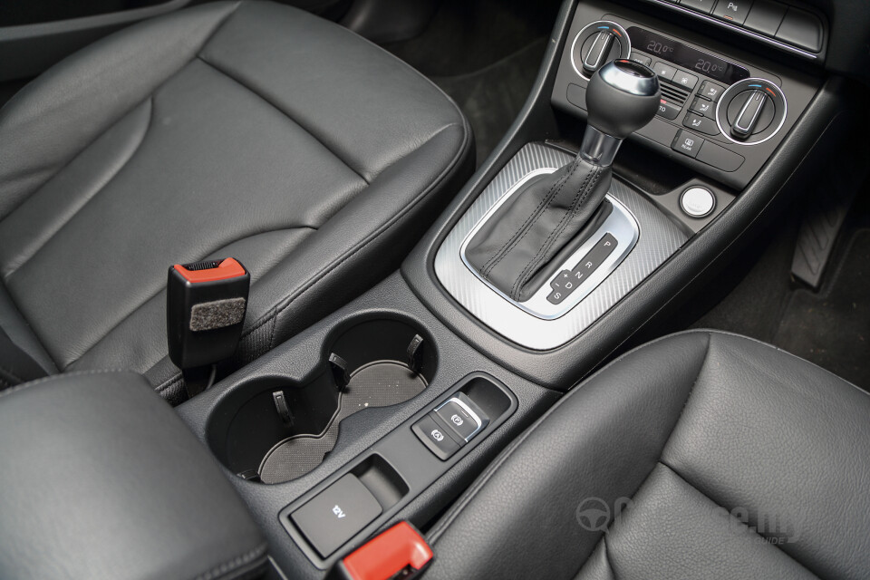 Chevrolet Cruze J300 (2012) Interior