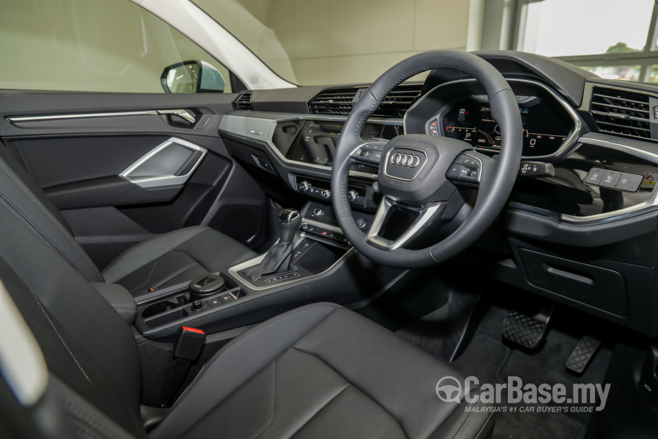 Audi Q3 F3 (2019) Interior