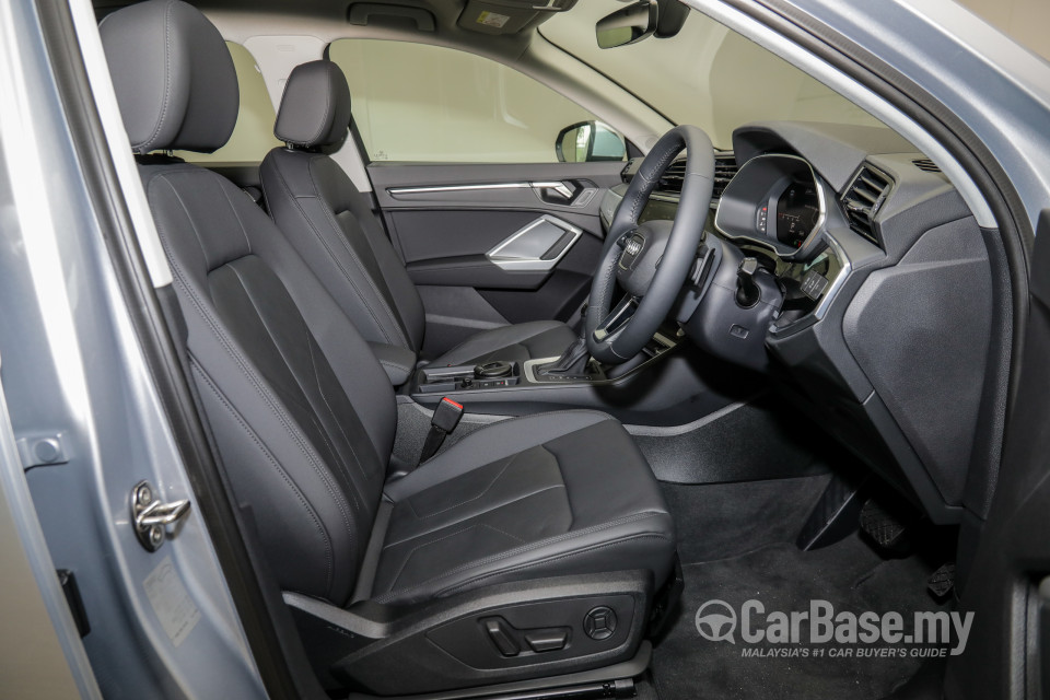 Audi Q3 F3 (2019) Interior