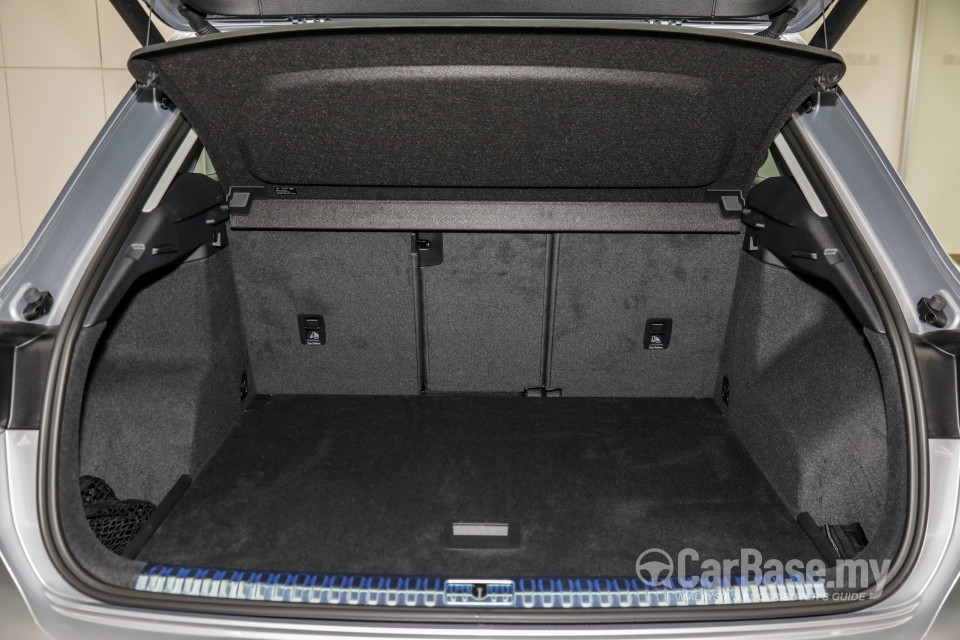 Audi Q3 F3 (2019) Interior