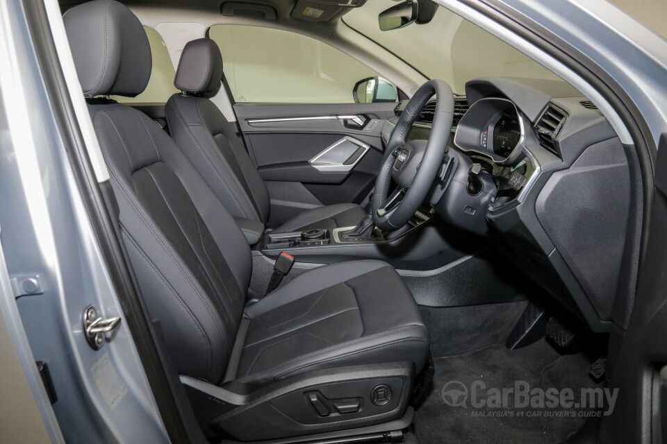 Audi Q3 F3 (2019) Interior