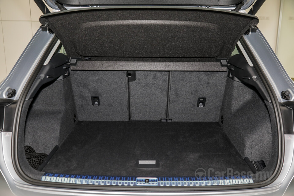 Audi Q3 F3 (2019) Interior