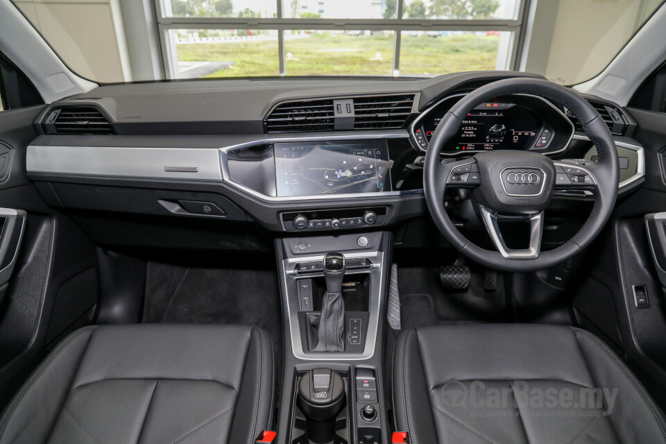 Audi Q3 F3 (2019) Interior