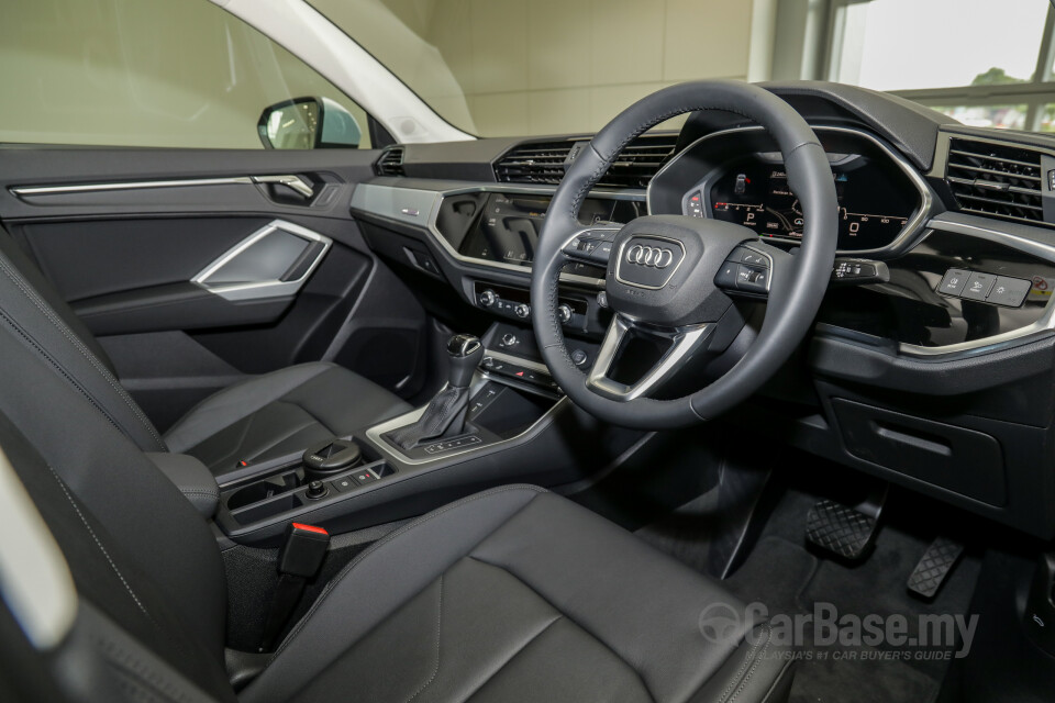 Audi Q3 F3 (2019) Interior