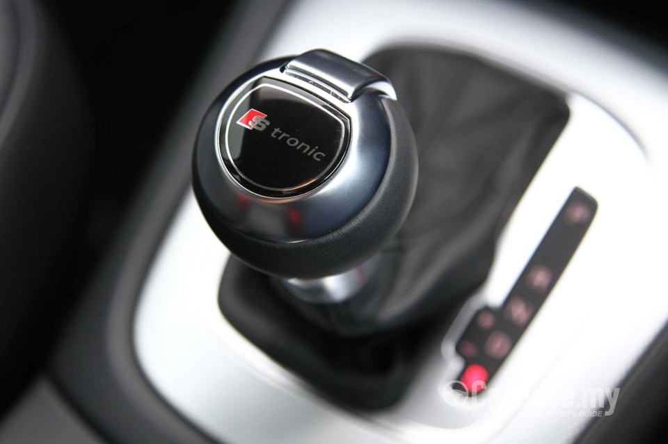 Audi Q3 8U (2012) Interior