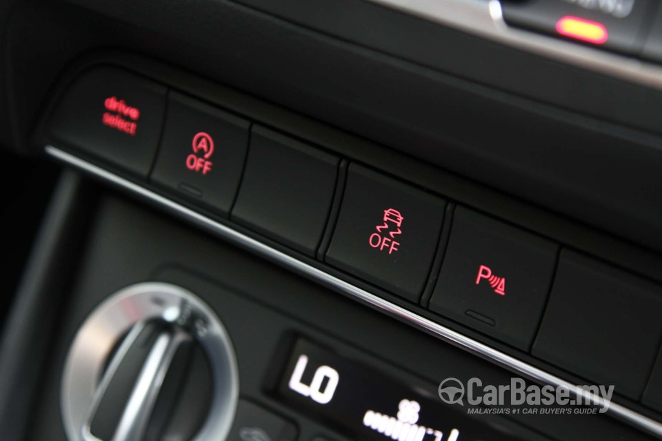 Audi Q3 8U (2012) Interior