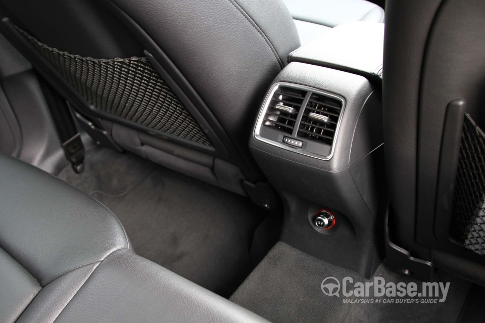 Audi Q3 8U (2012) Interior