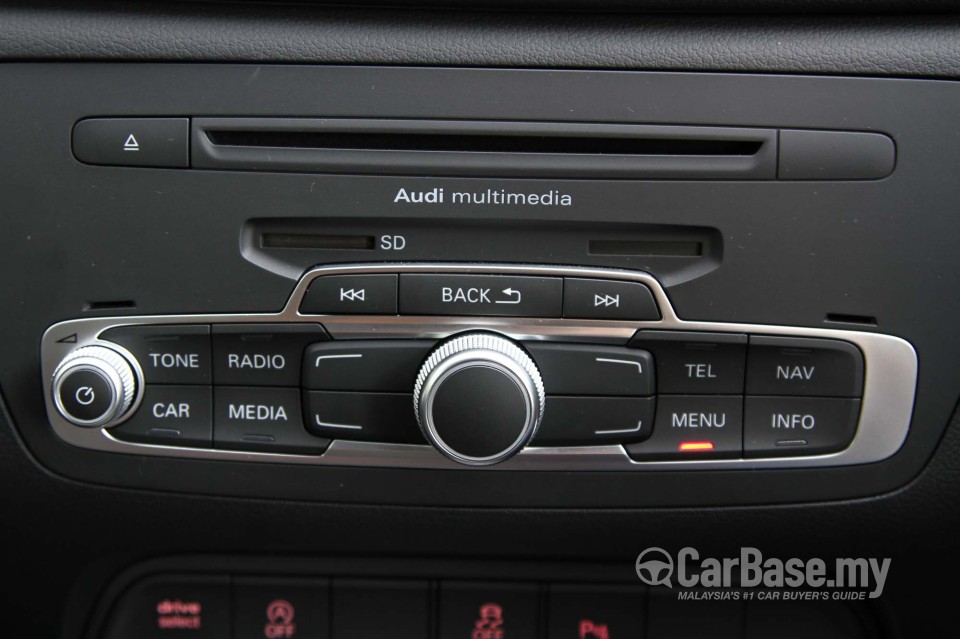Audi Q3 8U (2012) Interior