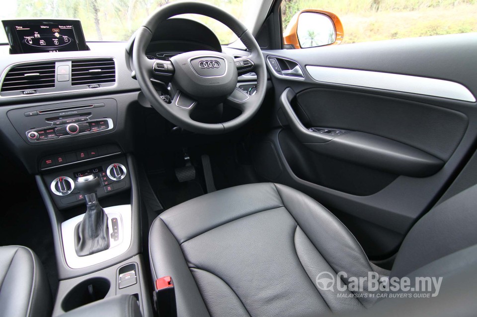 Audi Q3 8U (2012) Interior