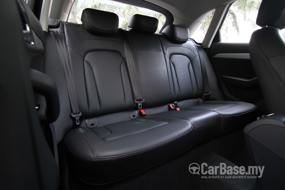 Audi Q3 8U (2012) Interior