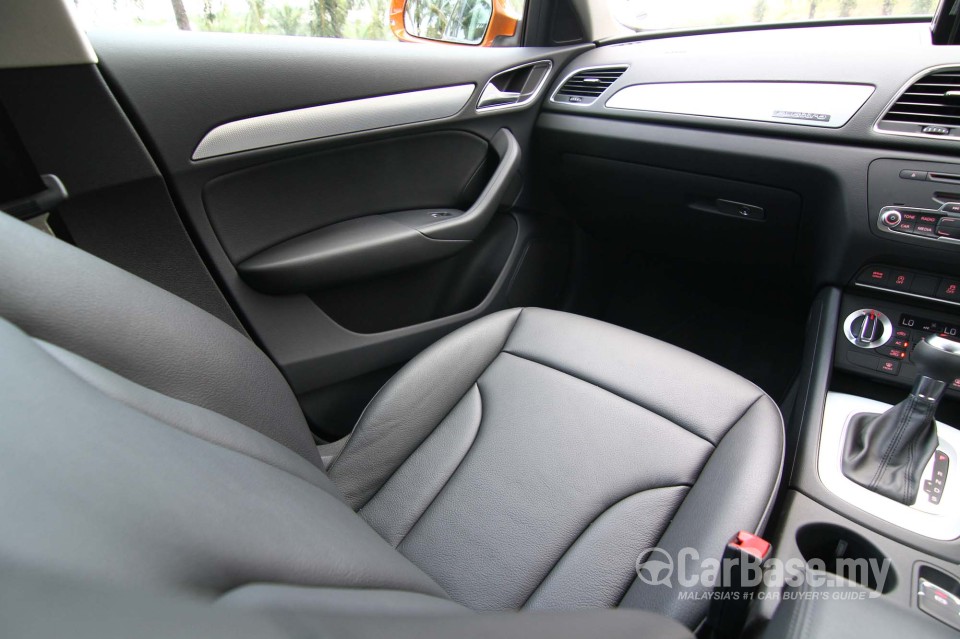 Audi Q3 8U (2012) Interior