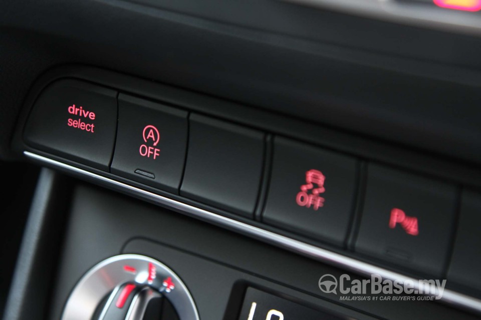 Audi Q3 8U (2012) Interior