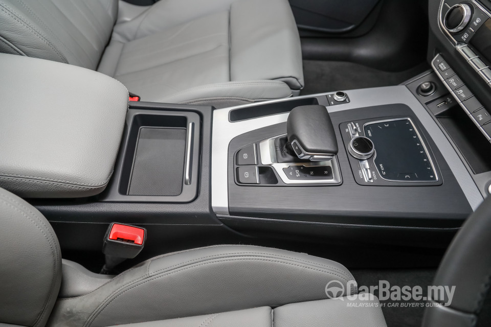 Audi Q5 FY (2019) Interior