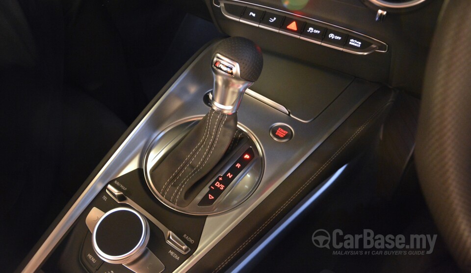 Mercedes-Benz SLC R172 Facelift (2016) Interior