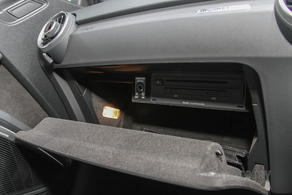 Subaru Outback BN (2015) Interior