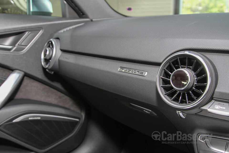 Toyota Fortuner AN160 (2016) Interior