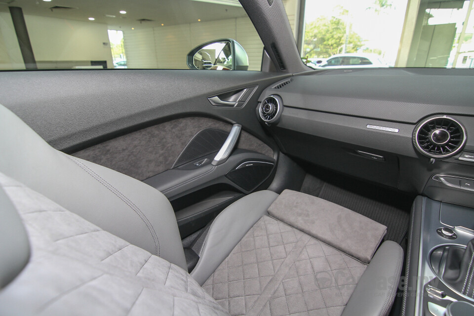 Lexus LS XF50 (2018) Interior