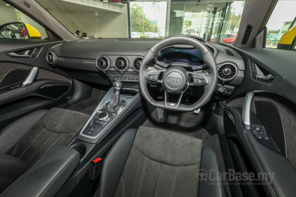 Proton Exora Mk1 RC (2019) Interior