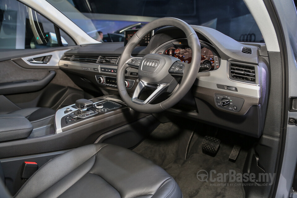 Toyota Hilux Revo N80 (2016) Interior