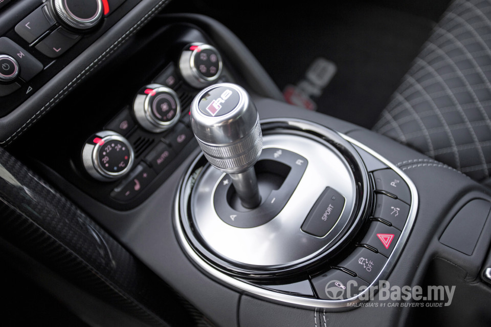 Audi R8 Type 42 (2013) Interior
