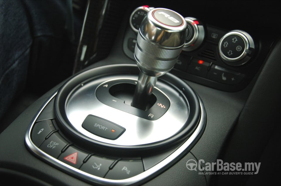 Audi R8 Type 42 (2013) Interior