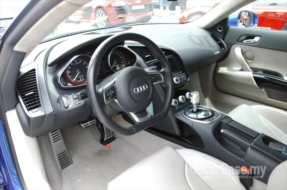 Audi R8 Type 42 (2013) Interior