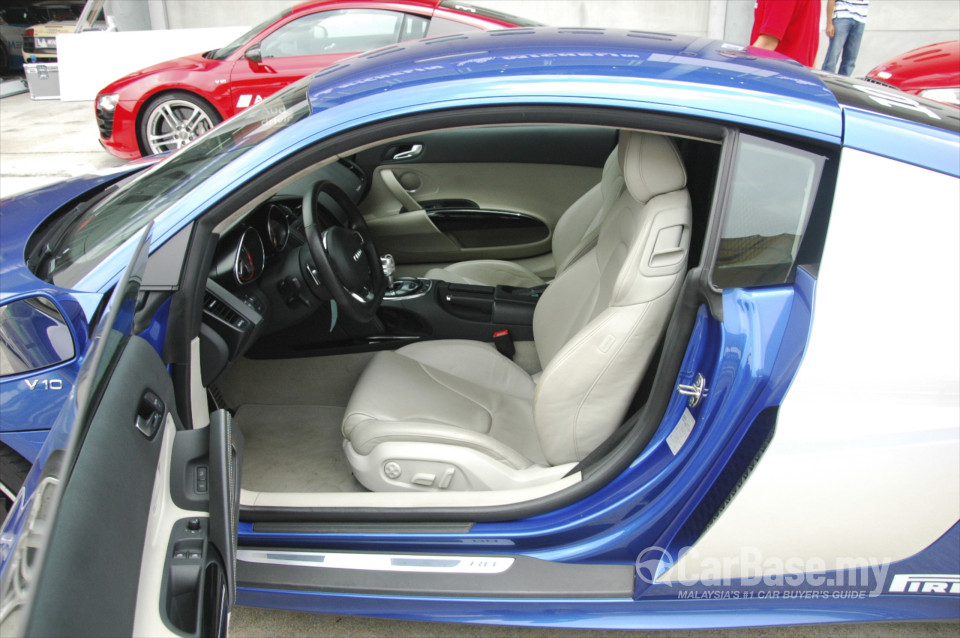 Audi R8 Type 42 (2013) Interior