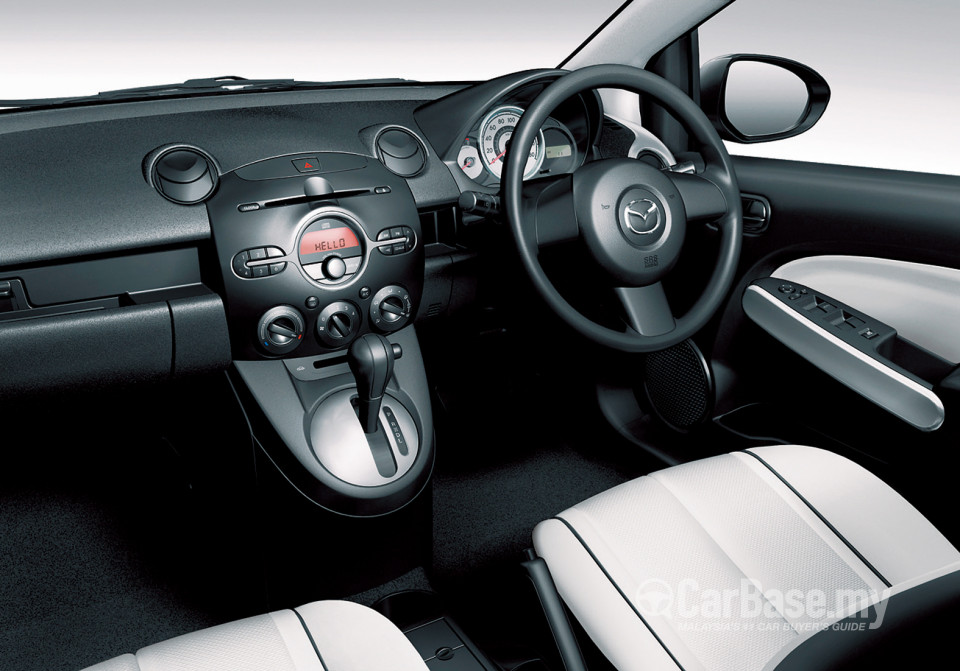 Mazda 2 Hatchback DE (2010) Interior