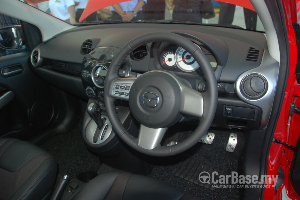 Mazda 2 Hatchback DE (2010) Interior