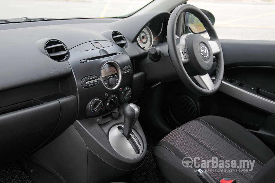 Mazda 2 Hatchback DE (2010) Interior