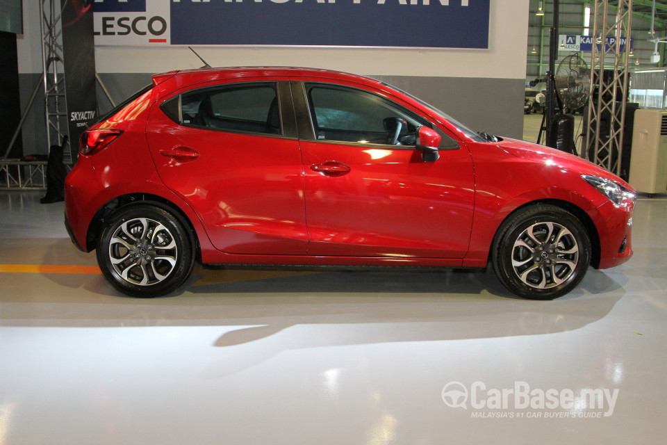 Mazda 2 Hatchback DJ (2015) Exterior
