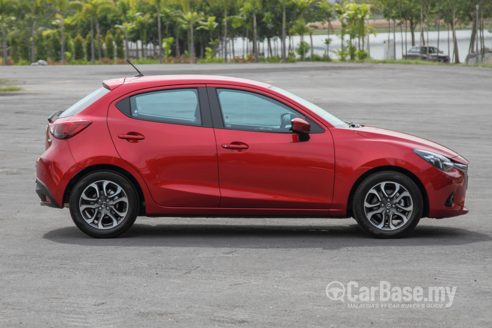 Mazda 2 Hatchback DJ (2015) Exterior