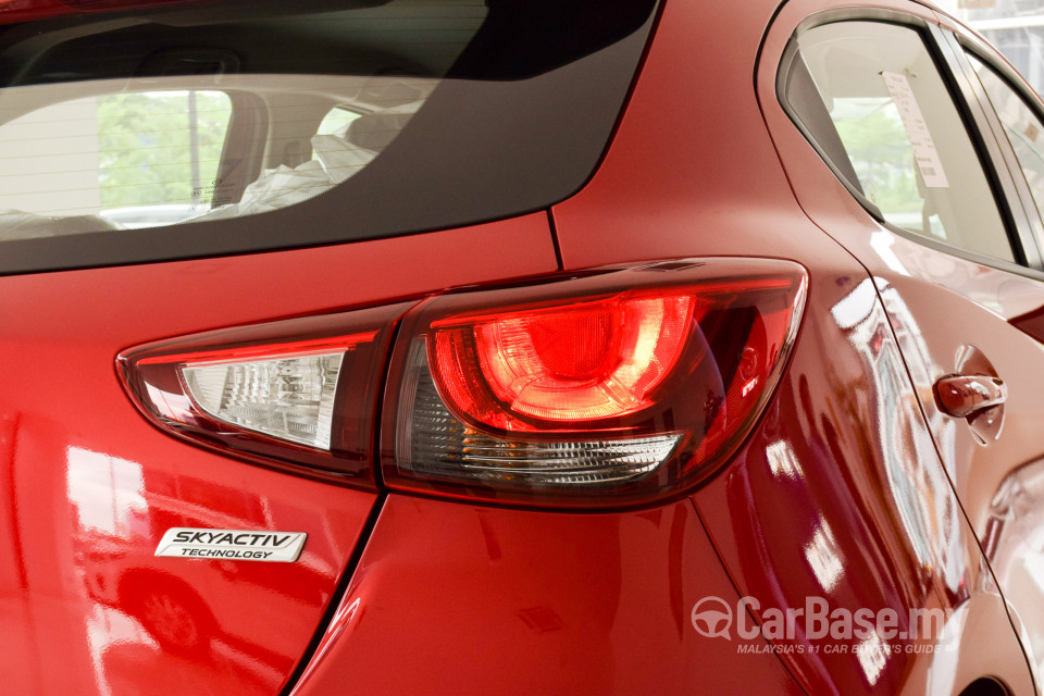 Mazda 2 Hatchback DJ (2015) Exterior