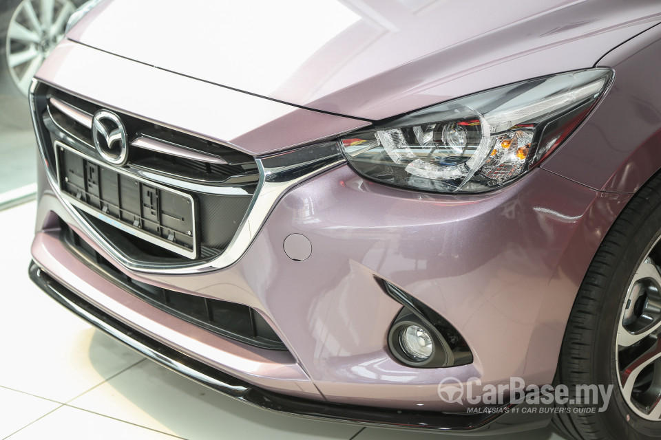 Mazda 2 Hatchback DJ (2015) Exterior