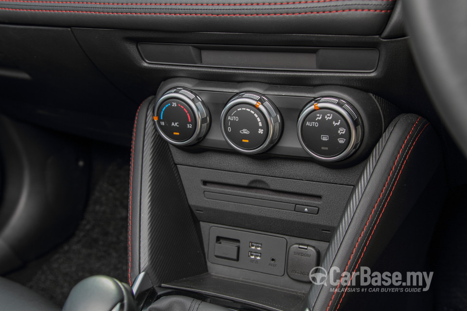 Mazda 2 Hatchback DJ (2015) Interior