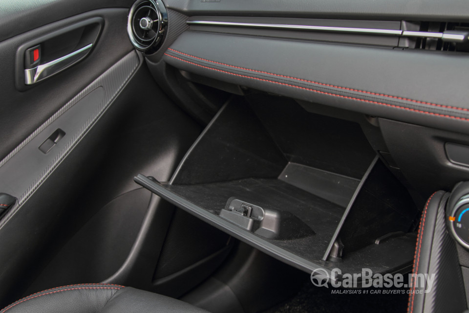 Mazda 2 Hatchback DJ (2015) Interior