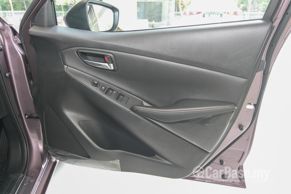 Mazda 2 Hatchback DJ (2015) Interior