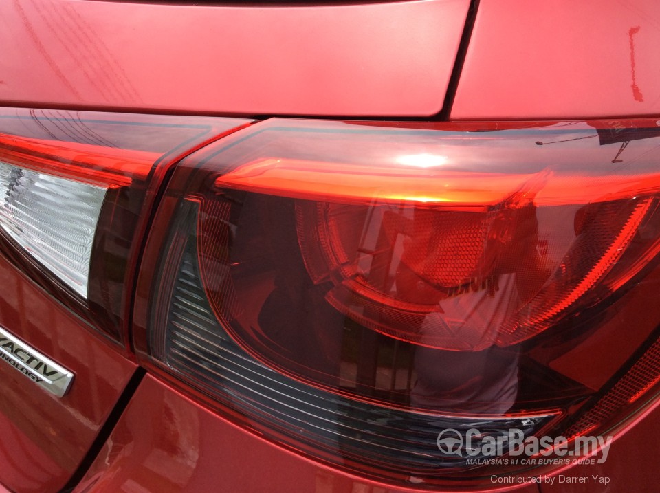 Mazda 2 Hatchback DJ (2015) User